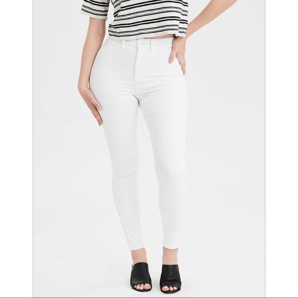 American Eagle Outfitters Women's High Rise White Jeans SHORT